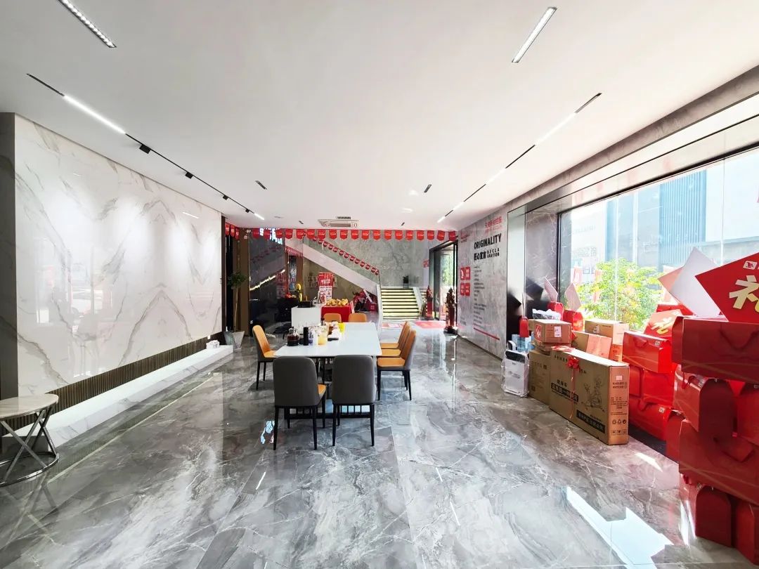晉江鷹牌旗艦店｜緊跟時(shí)代步伐，以品牌力量制勝市場(chǎng)!(圖3)