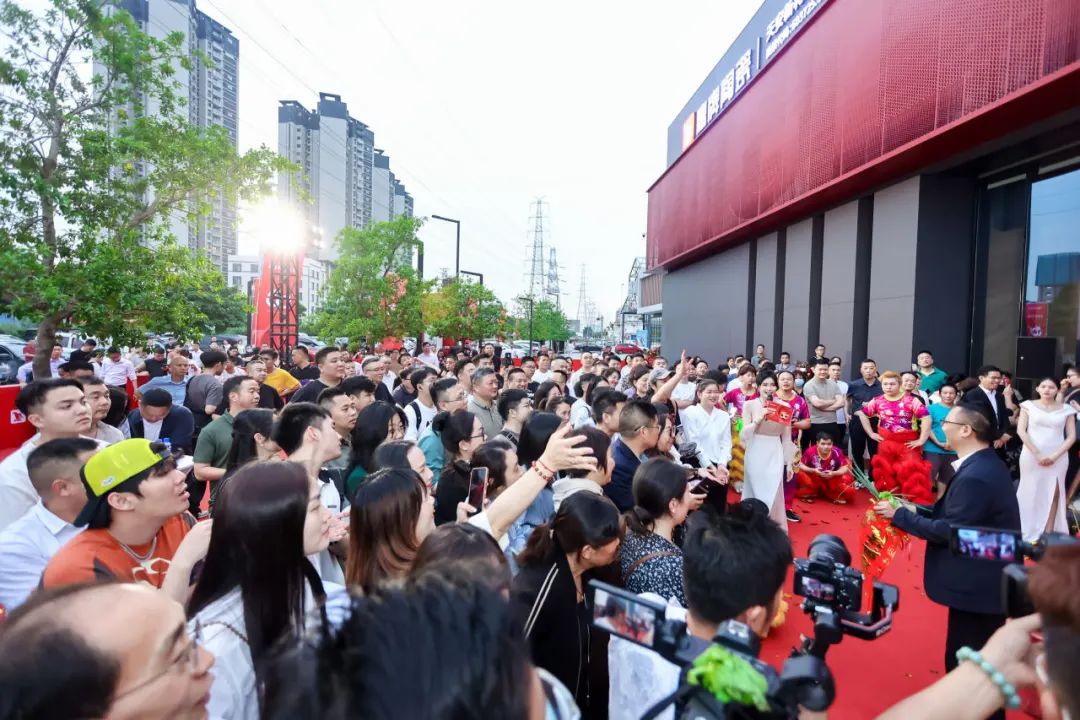 新鷹牌 創(chuàng)未來｜鷹牌新總部展廳盛大揭幕&中國瓷IP新品隆重上市！(圖2)