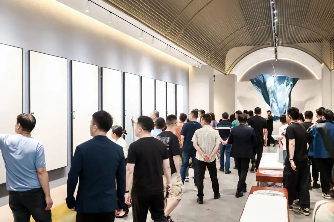 新鷹牌 創(chuàng)未來｜鷹牌新總部展廳盛大揭幕&中國瓷IP新品隆重上市！(圖10)