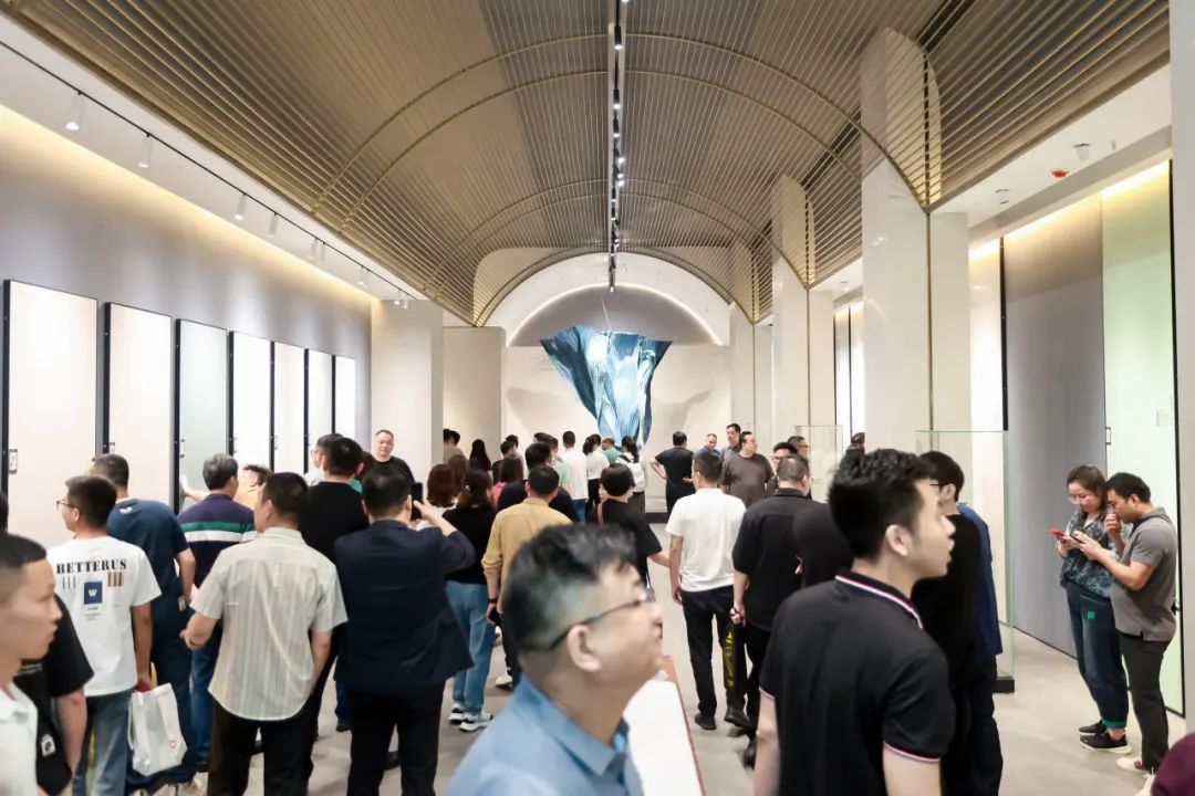 新鷹牌 創(chuàng)未來｜鷹牌新總部展廳盛大揭幕&中國瓷IP新品隆重上市！(圖17)