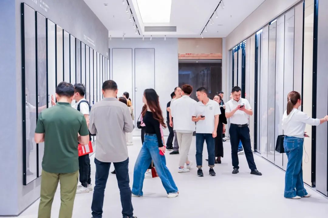 新鷹牌 創(chuàng)未來｜鷹牌新總部展廳盛大揭幕&中國瓷IP新品隆重上市！(圖15)