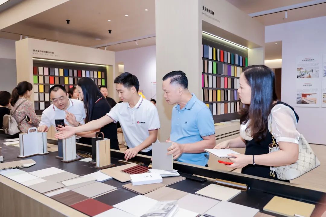 新鷹牌 創(chuàng)未來｜鷹牌新總部展廳盛大揭幕&中國瓷IP新品隆重上市！(圖12)