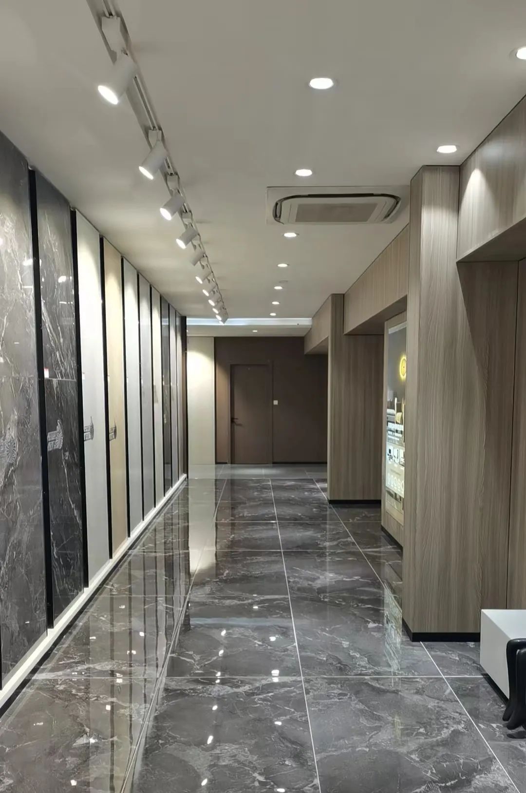 鷹牌50周年 門店風(fēng)采｜高碑店鷹牌陶瓷：締造品質(zhì)家居新典范(圖13)