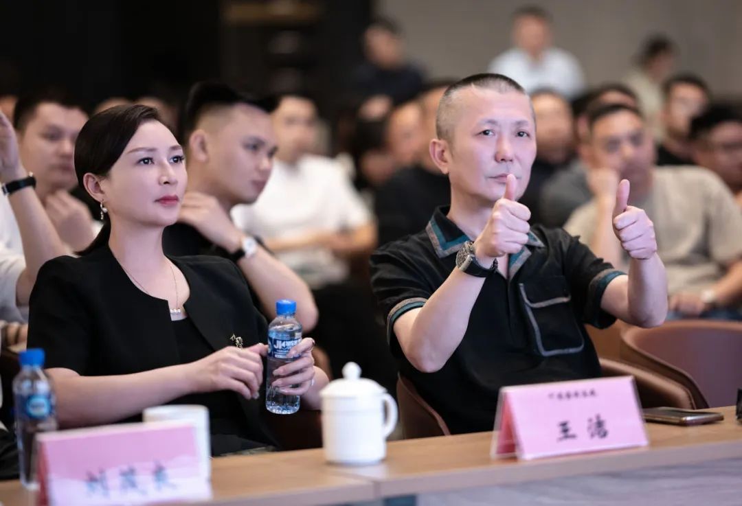 強(qiáng)強(qiáng)聯(lián)合｜鷹牌陶瓷&千思裝飾戰(zhàn)略合作，共繪家居新未來(lái)(圖7)