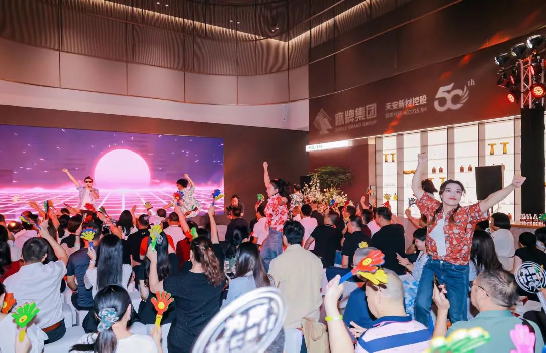 "芳華五十、筑夢(mèng)百年" ——鷹牌集團(tuán)五十周年青春音樂(lè)會(huì)圓滿舉行！(圖15)