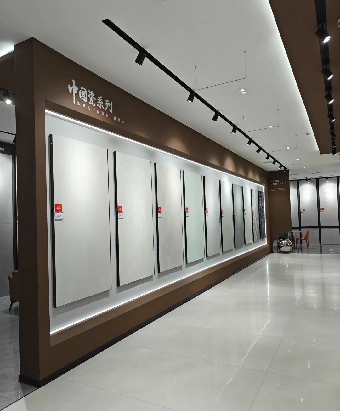 鷹牌50周年 門店風采｜河南駐馬店鷹牌旗艦店，讓雅致成為生活的底色(圖7)