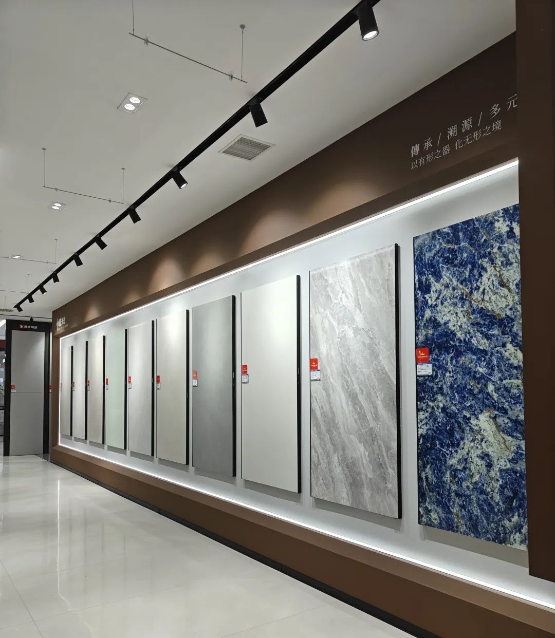 鷹牌50周年 門店風采｜河南駐馬店鷹牌旗艦店，讓雅致成為生活的底色(圖18)