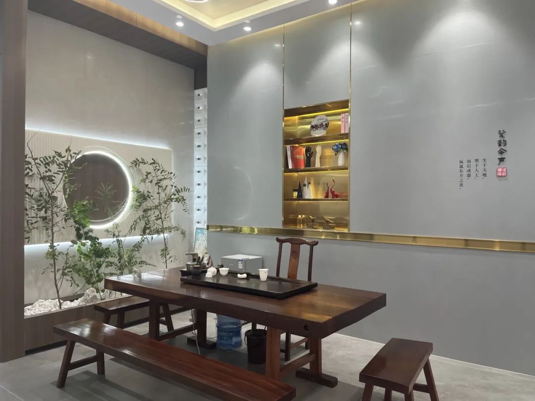 鷹牌50周年 門店風(fēng)采｜貴州都勻鷹牌旗艦店，以極簡(jiǎn)之美，引領(lǐng)空間美學(xué)新風(fēng)尚(圖6)