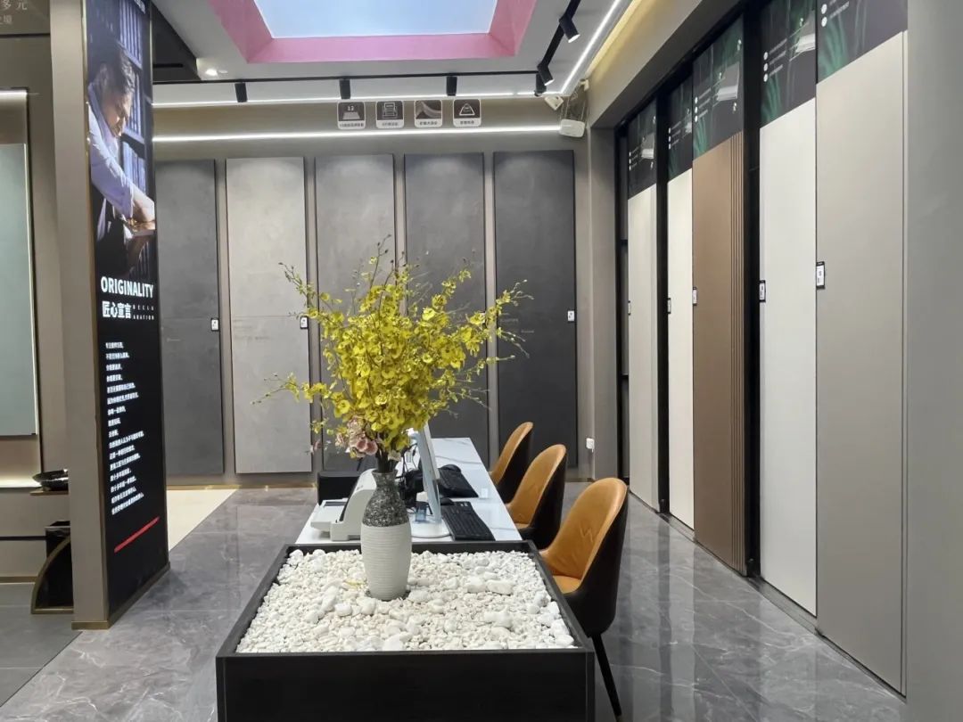 鷹牌50周年 門店風(fēng)采｜貴州都勻鷹牌旗艦店，以極簡(jiǎn)之美，引領(lǐng)空間美學(xué)新風(fēng)尚(圖3)