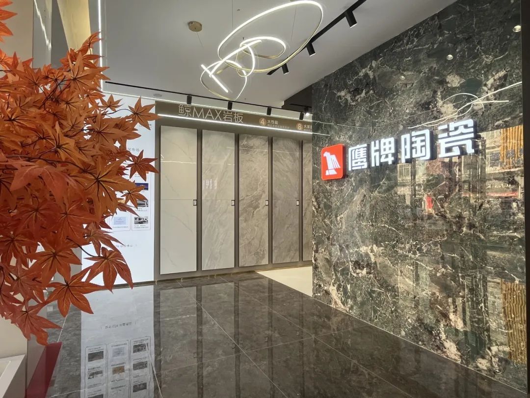 鷹牌50周年 門店風(fēng)采｜貴州都勻鷹牌旗艦店，以極簡(jiǎn)之美，引領(lǐng)空間美學(xué)新風(fēng)尚(圖2)