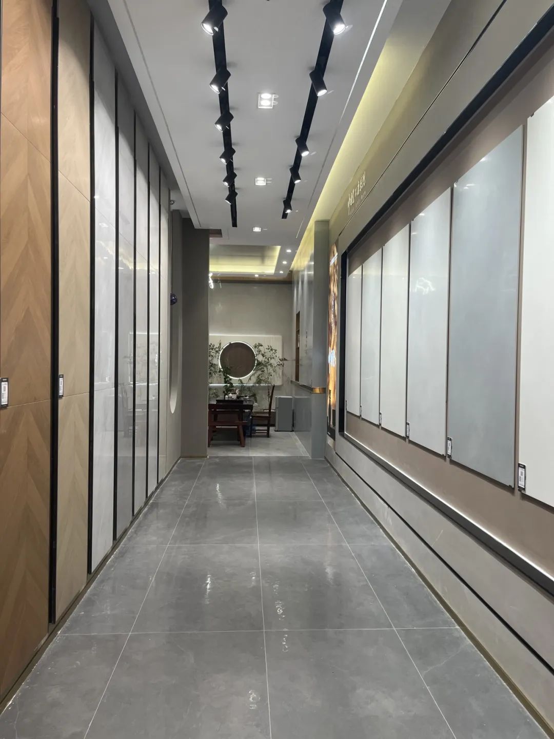 鷹牌50周年 門店風(fēng)采｜貴州都勻鷹牌旗艦店，以極簡(jiǎn)之美，引領(lǐng)空間美學(xué)新風(fēng)尚(圖9)