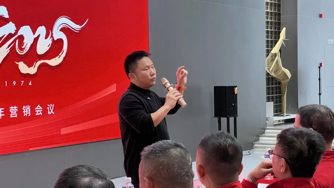 砥礪奮進(jìn)，攻堅(jiān)2025｜鷹牌營(yíng)銷中心開(kāi)年?duì)I銷會(huì)議圓滿舉行！(圖18)