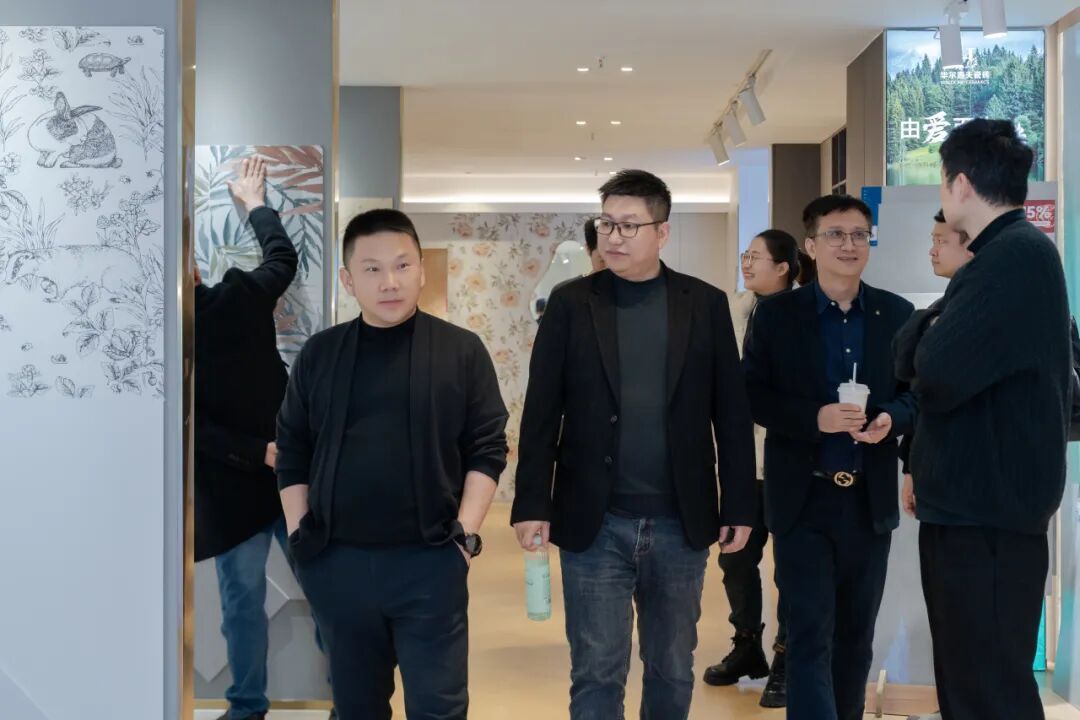交流互進(jìn) 共謀發(fā)展｜鷹牌集團(tuán)赴千思裝飾考察交流，共話行業(yè)發(fā)展新趨勢(圖10)