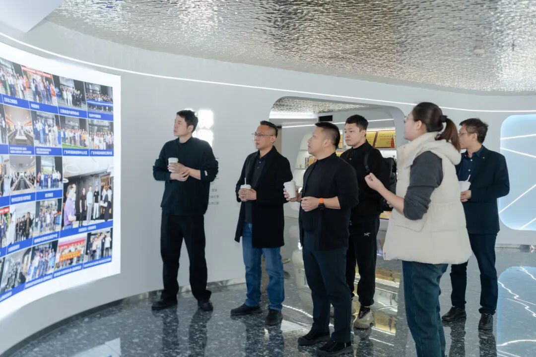 交流互進(jìn) 共謀發(fā)展｜鷹牌集團(tuán)赴千思裝飾考察交流，共話行業(yè)發(fā)展新趨勢(圖7)