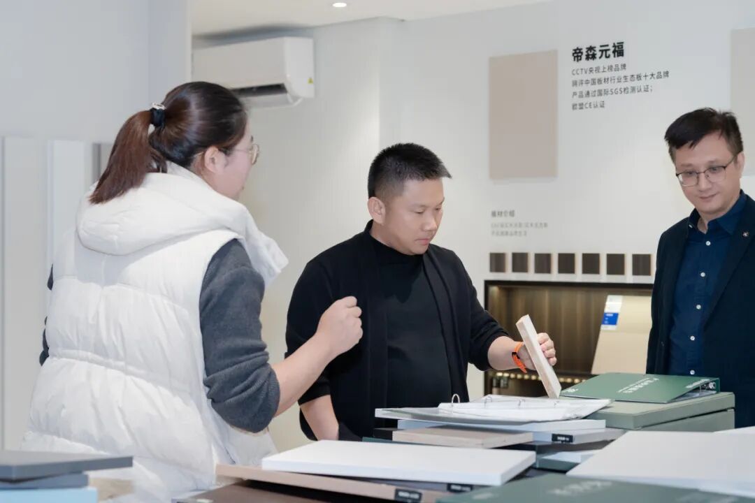 交流互進(jìn) 共謀發(fā)展｜鷹牌集團(tuán)赴千思裝飾考察交流，共話行業(yè)發(fā)展新趨勢(圖8)