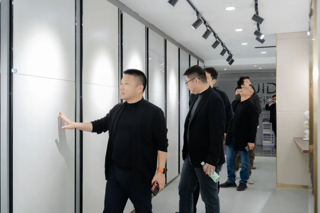 交流互進(jìn) 共謀發(fā)展｜鷹牌集團(tuán)赴千思裝飾考察交流，共話行業(yè)發(fā)展新趨勢(圖11)