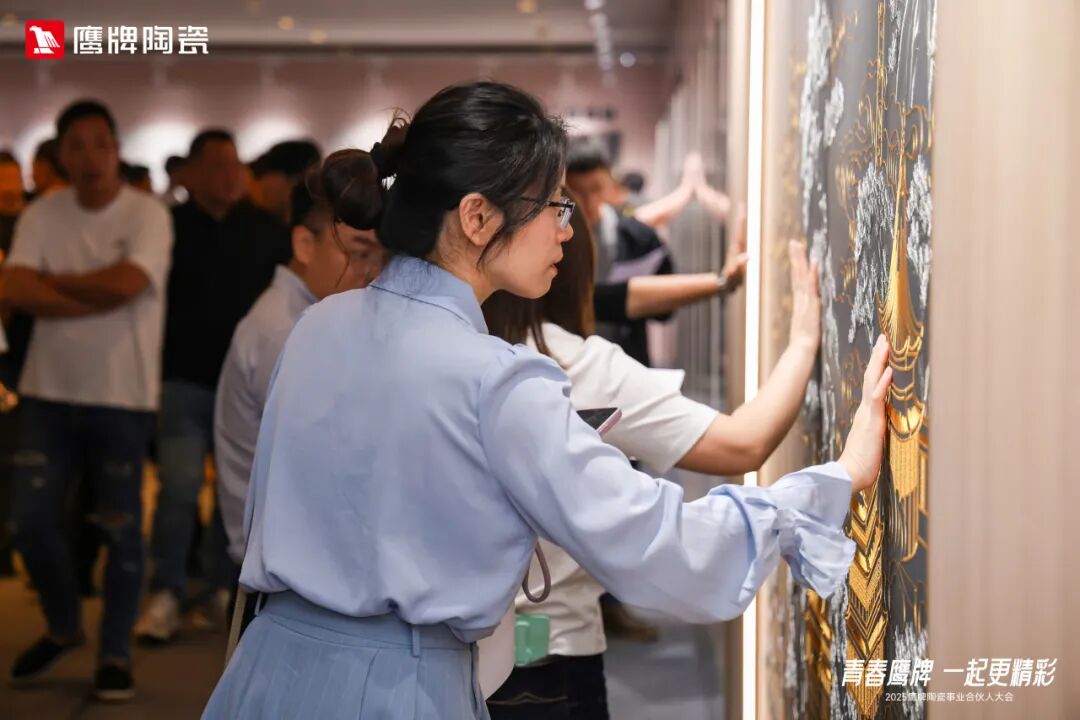 榜樣力量丨鷹牌陶瓷榮獲“2025年度家居領(lǐng)軍品牌”大獎(jiǎng)！(圖15)